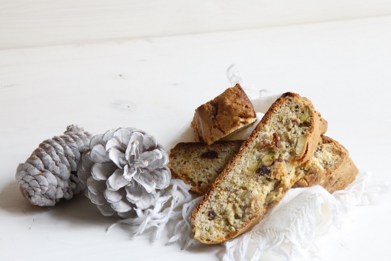 pici-e-castagne-cantucci-con-pistacchi-e-fragoline-disidratate