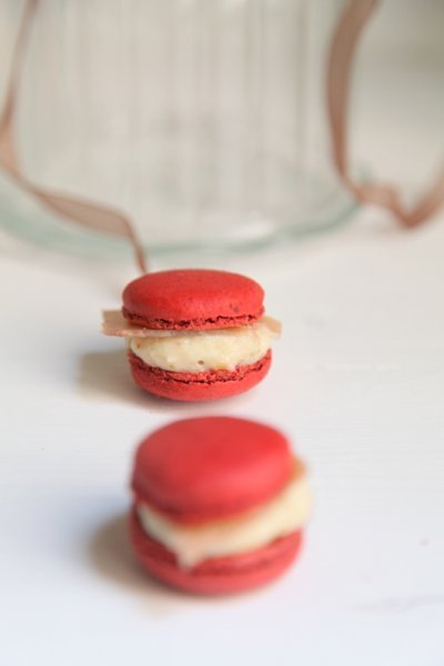 pici-e-castagne-macarons-al-mirto-con-mousse-di-fichi-e-prosciutto-5