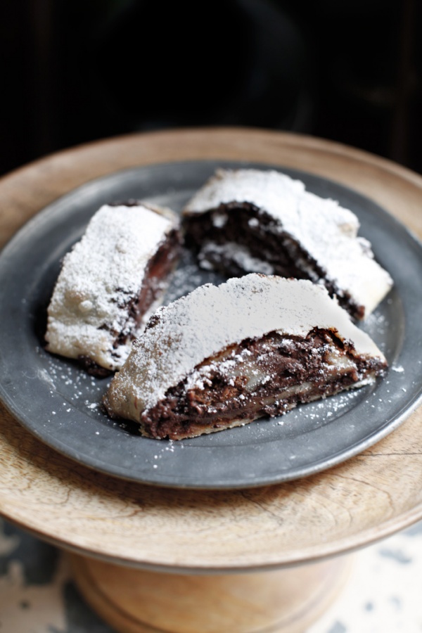 Strudel Al Cioccolato Con Pere E Pan Di Zenzero