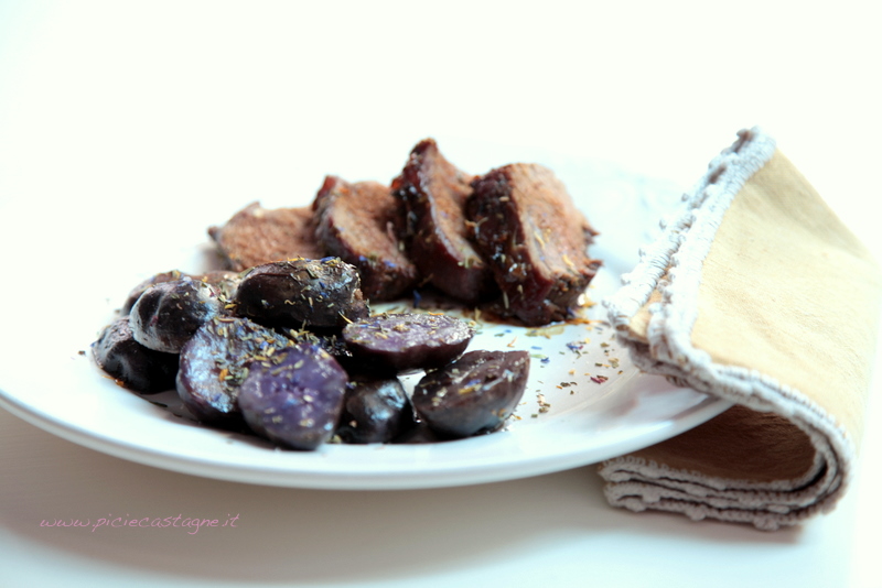 arrosto-di-maiale-al-miele-con-patate-violette