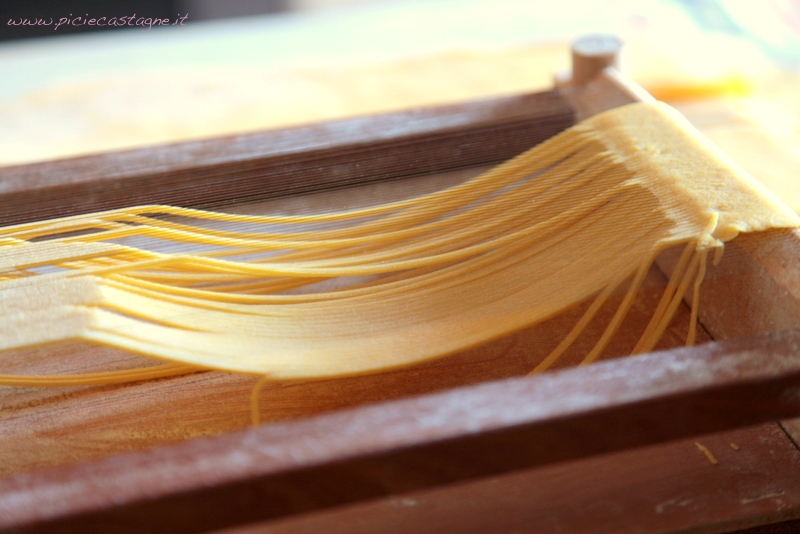 pasta-alla-chitarra-su-chitarra