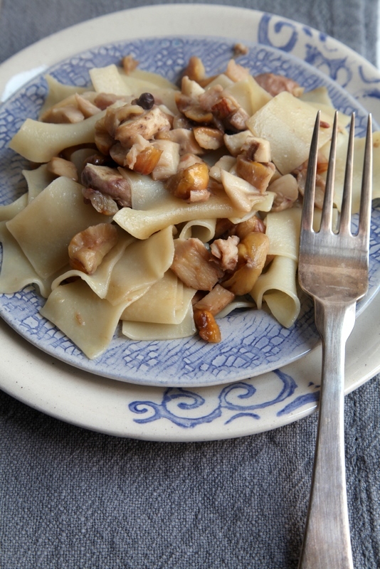 pici-e-castagne-pasta-con-castagne-e-funghi