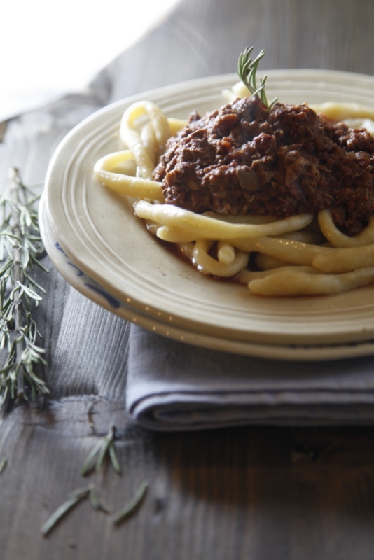 pici-e-castagne-pici-con-ragu-di-fegatelli-e-salsiccia-2