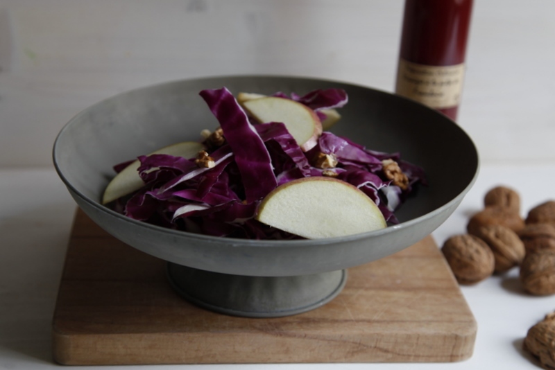 pici-e-castagne-insalata-di-cavolo-viola-con-aceto-ai-lamponi