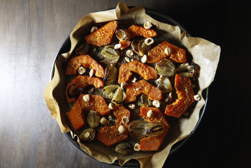 pici-e-castagne-zucca-al-forno-con-scalogni-e-nocciole