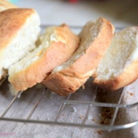 PANE IN CASSETTA, PANE IN SCATOLA.<br>KEEP CALM AND BAKE ON...
