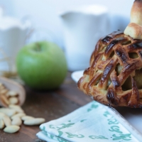 CESTINO DI MELE CON CREMA FRANGIPANE E COMPOSTA DI RABARBARO