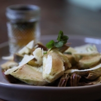 INSALATA DI CARCIOFI CON SALSA ALLA MENTUCCIA