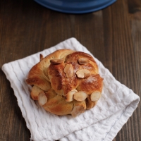 <span class="corsivo"> The Perfect Bite </span> : : ALMOND TWISTS