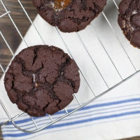 <span class="corsivo">The Perfect Bite </span> : : CHOCOLATE COOKIES WITH DULCE DE LECHE