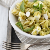 <span class="corsivo"> Summer </span> : : PASTA CON ZUCCHINE, MENTA, FETA E LIMONE