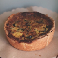 <span class="corsivo"> The Perfect Bite </span> : : QUICHE CON GERMOGLI DI AGLIO E ZUCCHINE