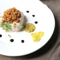 PATE' DI QUAGLIA E MADERA CON ACETO AI FICHI, <br>BRICIOLE E CIALDINE DI ASPARAGI